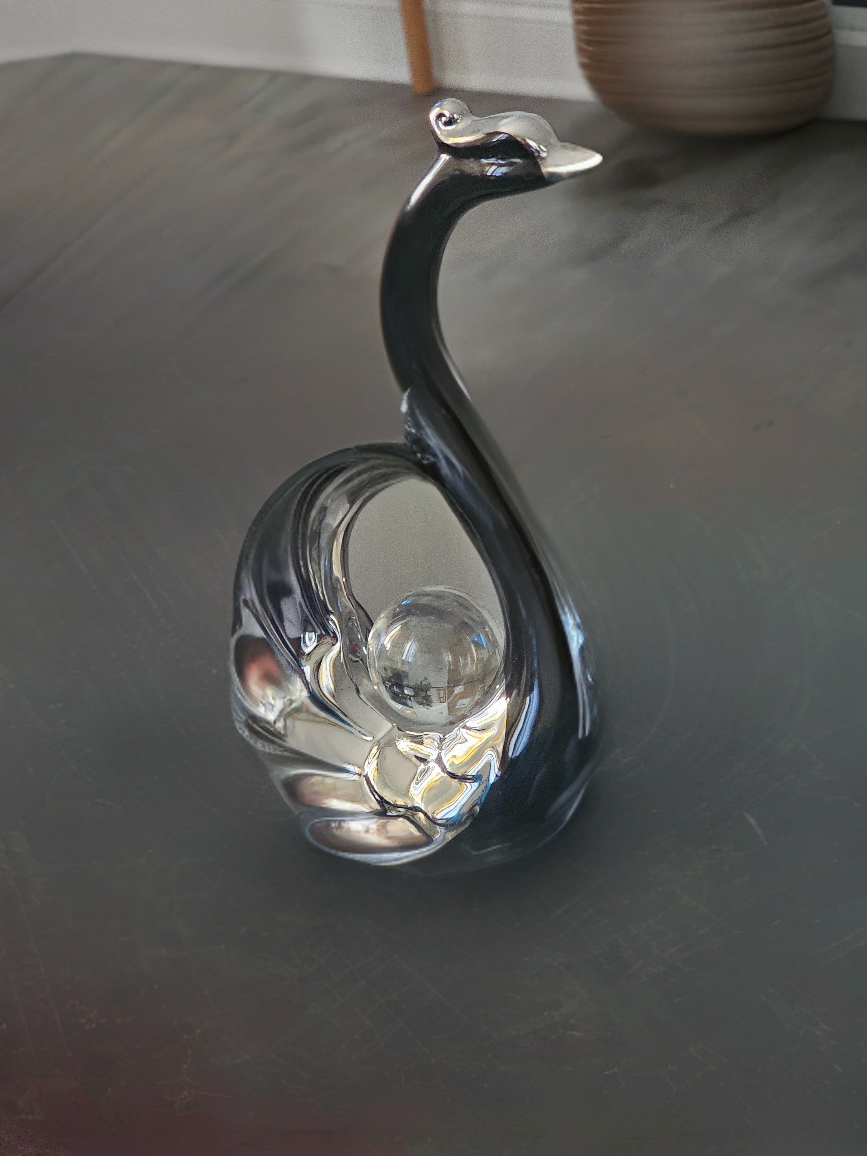 Modern Black and Silver Swan Figurine Set  Elegant Ceramic Couple Sculptures for Home Decor, Living Room, Bedroom, or Office