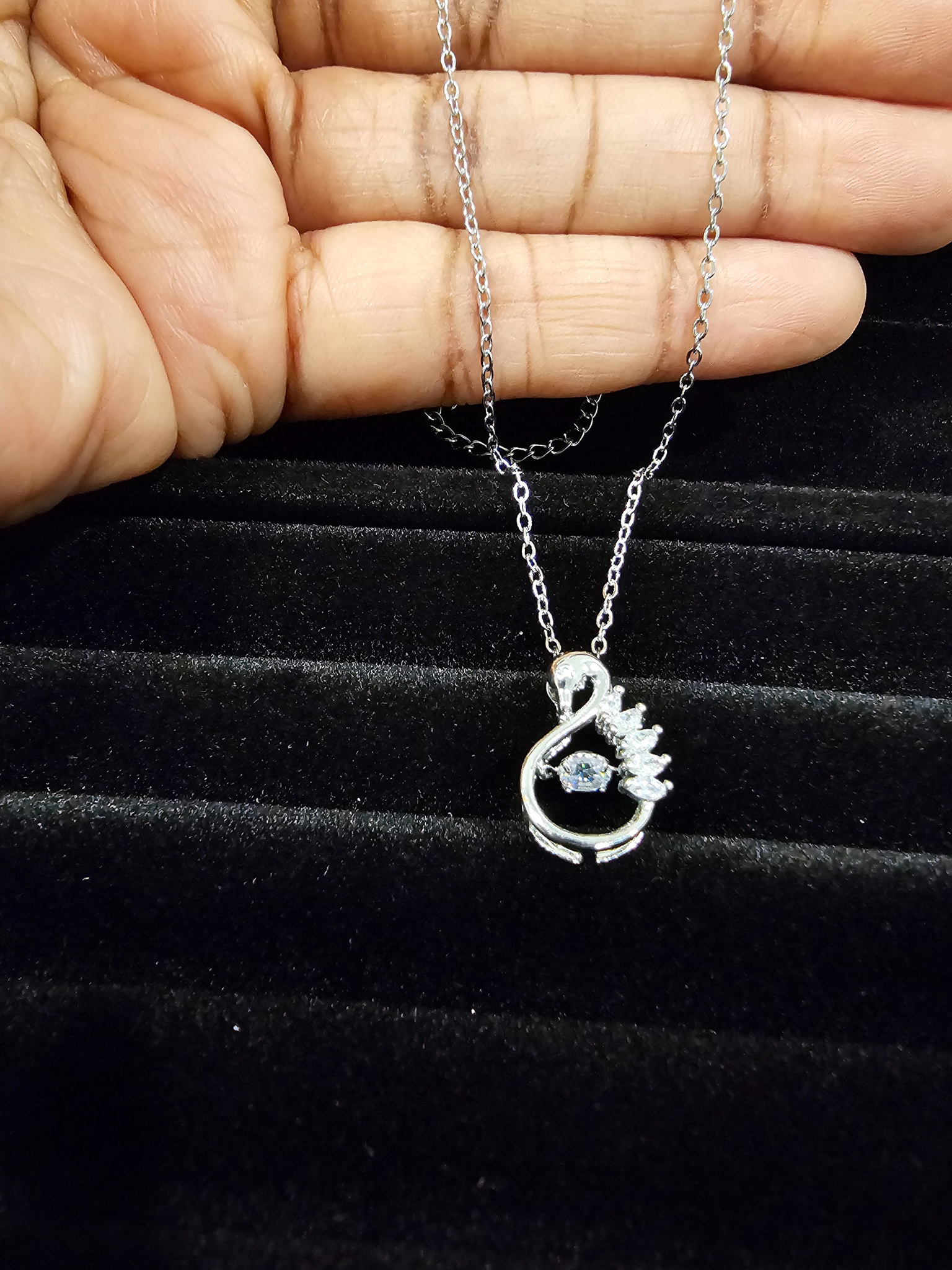 Swan Crystal Necklace – Grace & Elegance