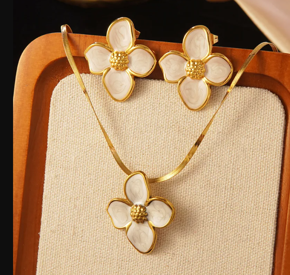 Blossom Elegance Necklace & Earring Set – 18K Gold Plated & Stainless Steel