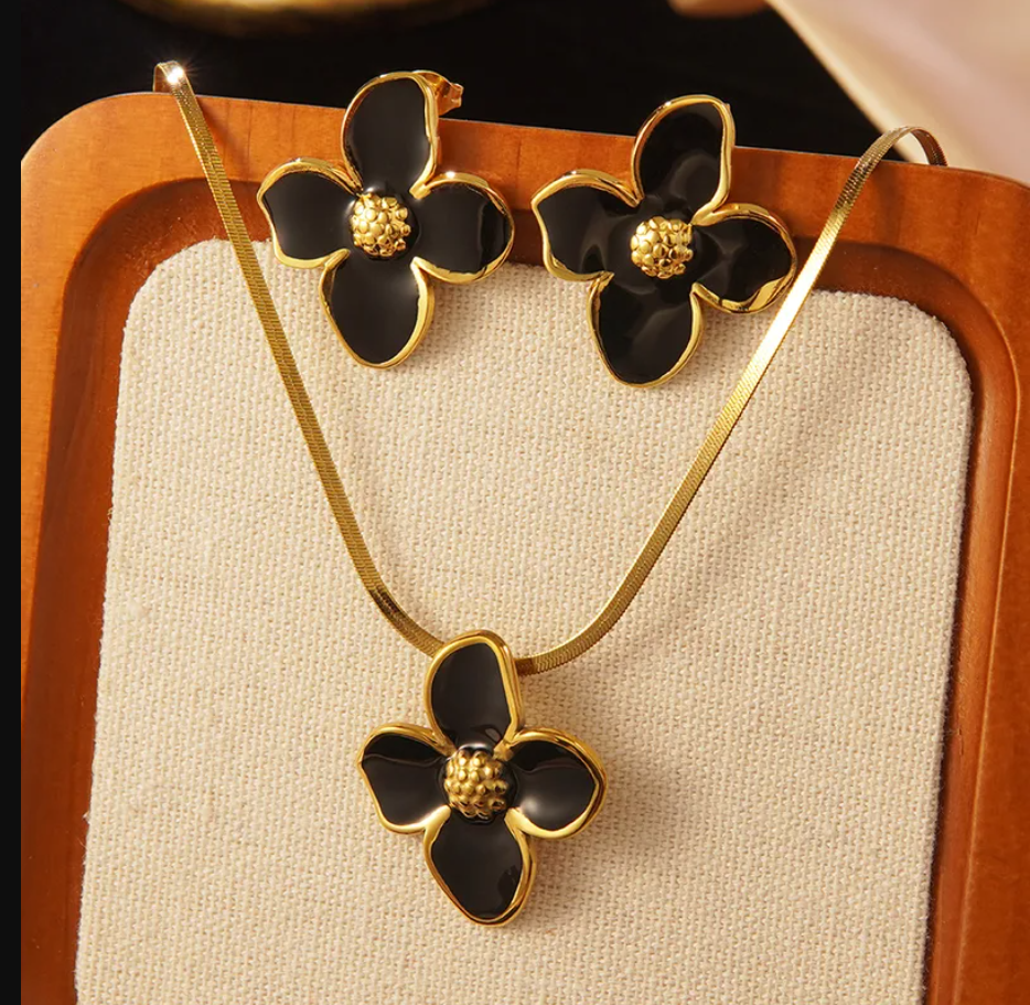 Blossom Elegance Necklace & Earring Set – 18K Gold Plated & Stainless Steel