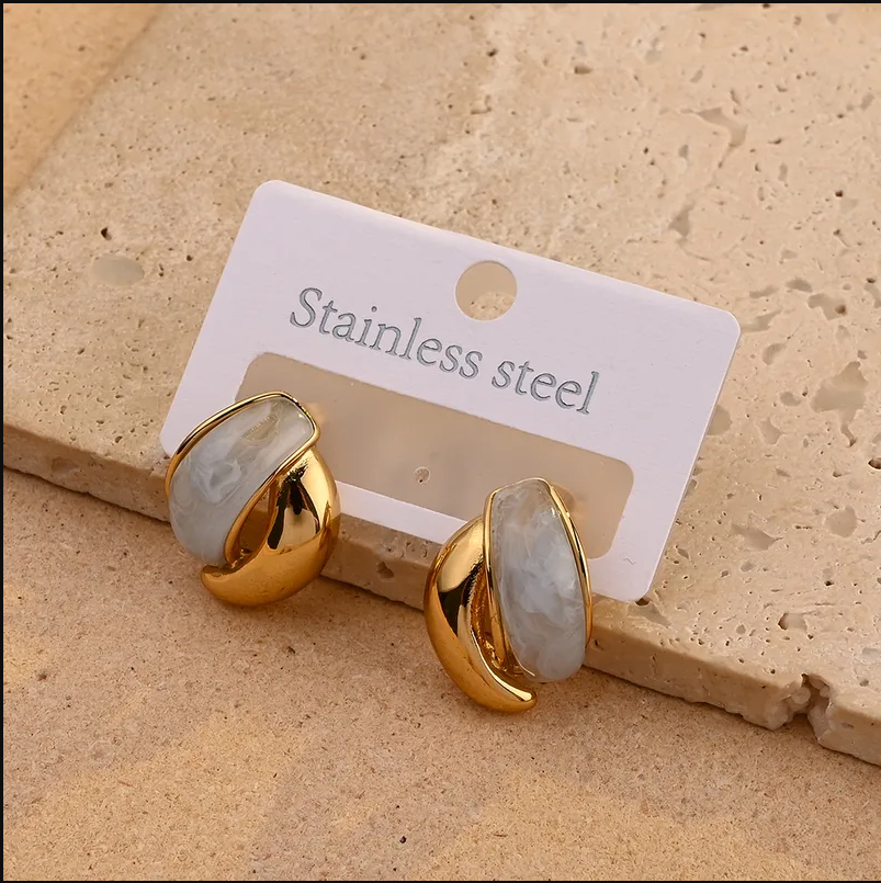 Chunky Resin Leaf Earrings – 18K Gold-Plated Stainless Steel