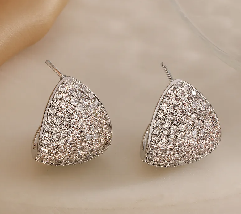 Glamour Curve Stud Earrings