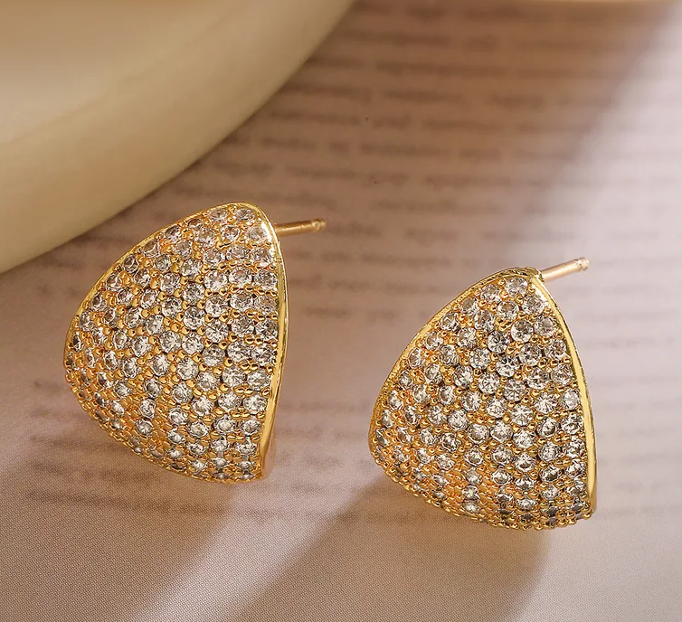 Glamour Curve Stud Earrings